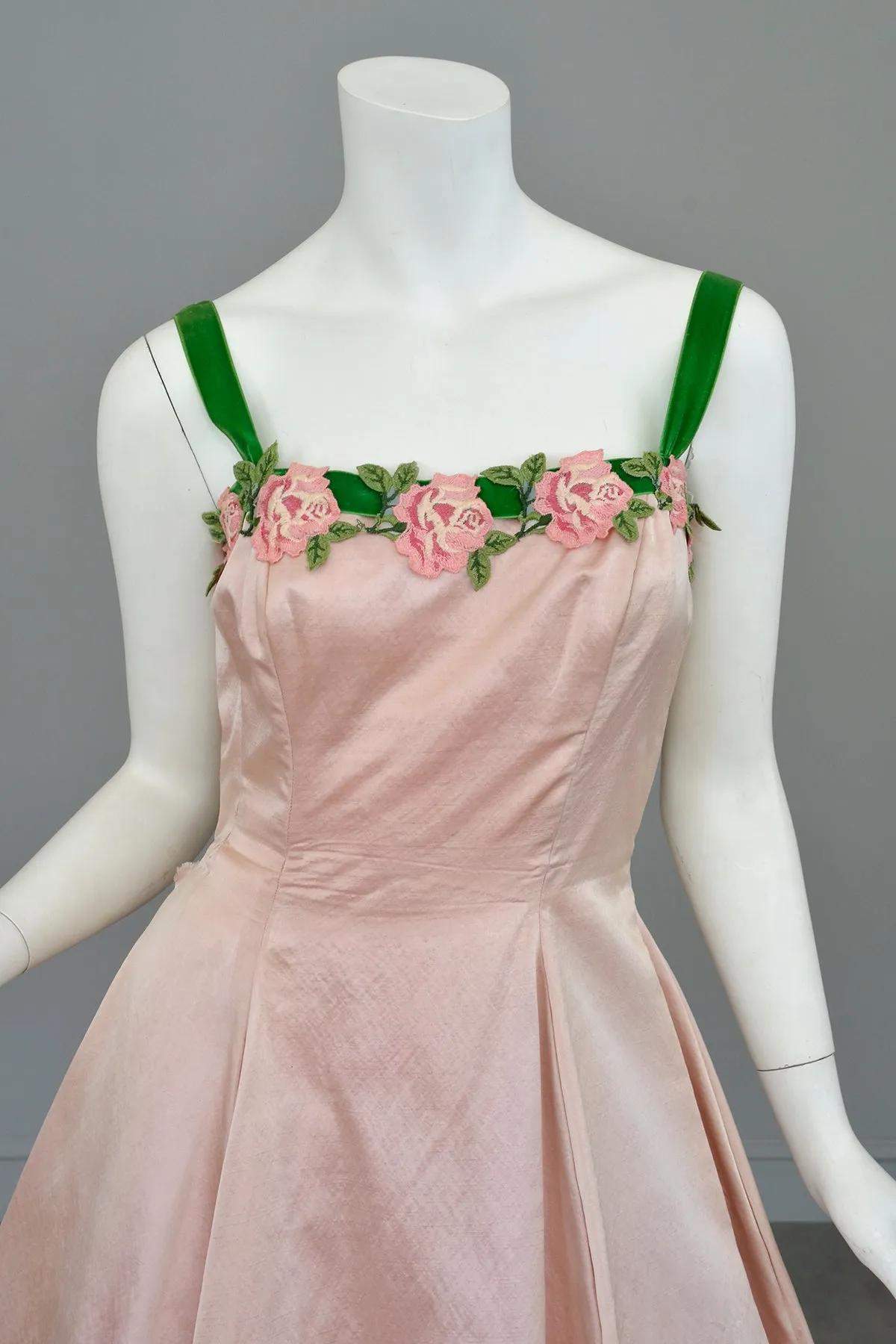 1950s Pale Pink Embroidered Flowers Trim Party Prom Dress