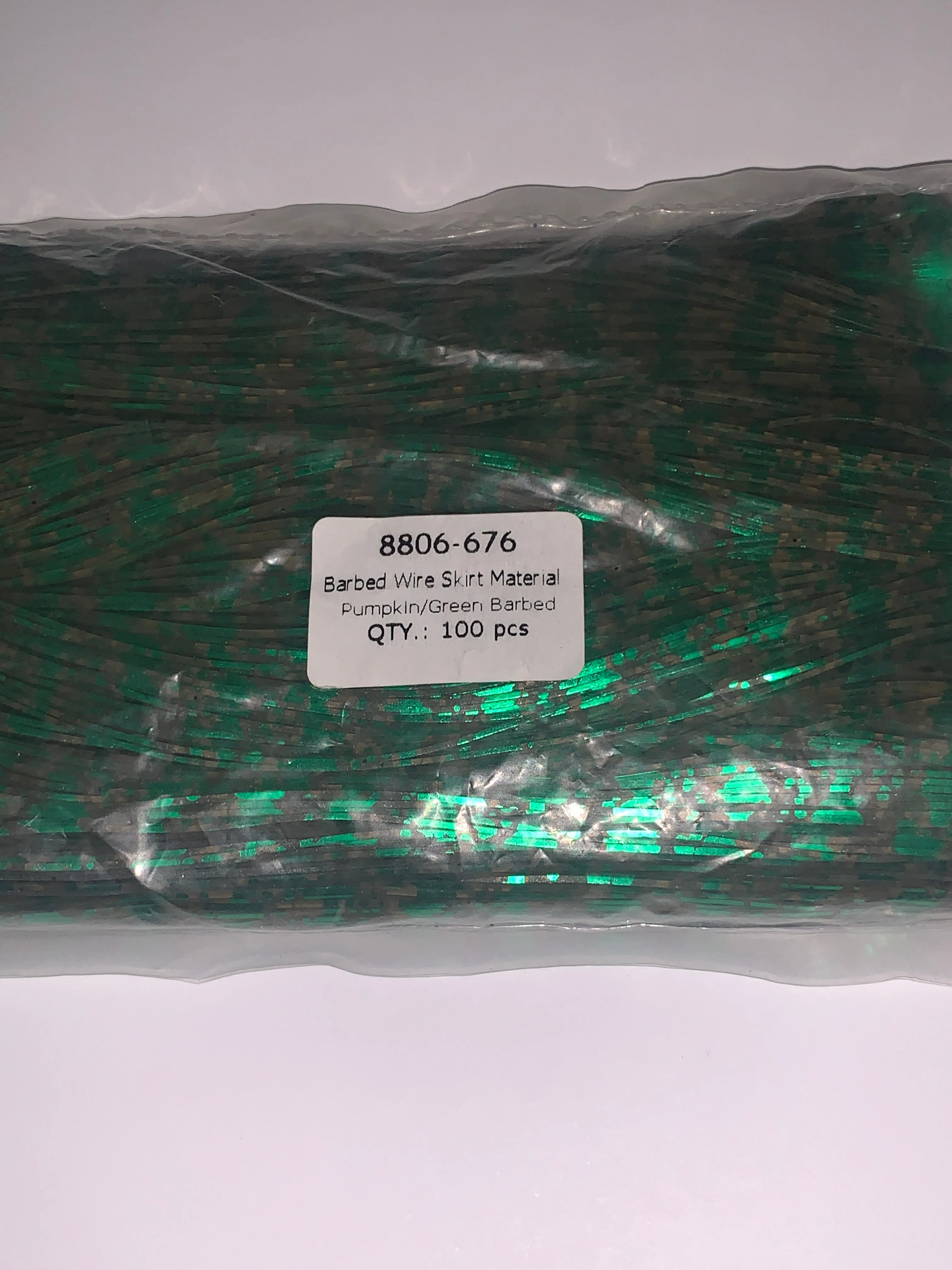 8806-676 Pumpkin \ Green Barbed