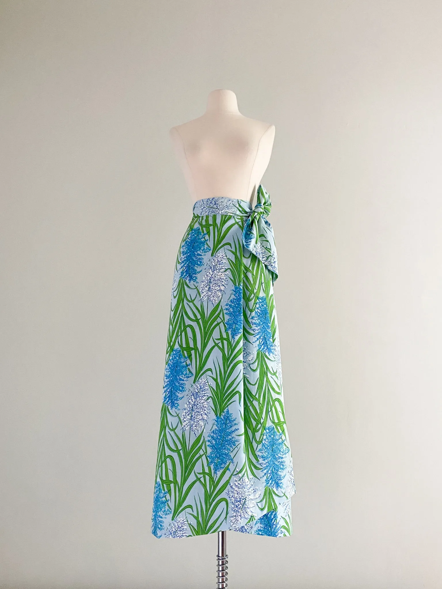 Beautiful 1960's Studio St. Croix Wrap Style Maxi Skirt / W 28