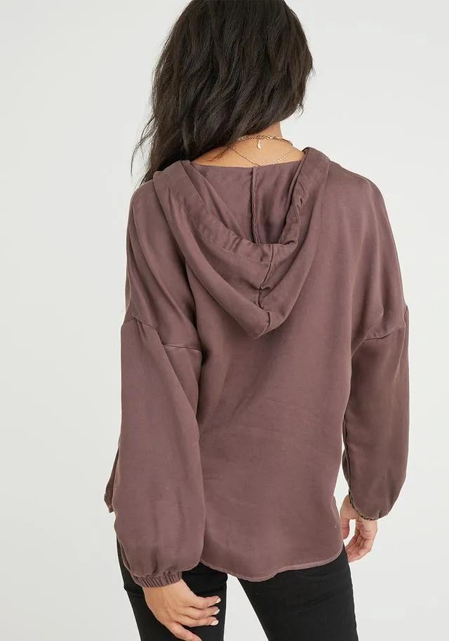 Bella Dahl Long Sleeve V-Neck Hoodie Barberry Brown