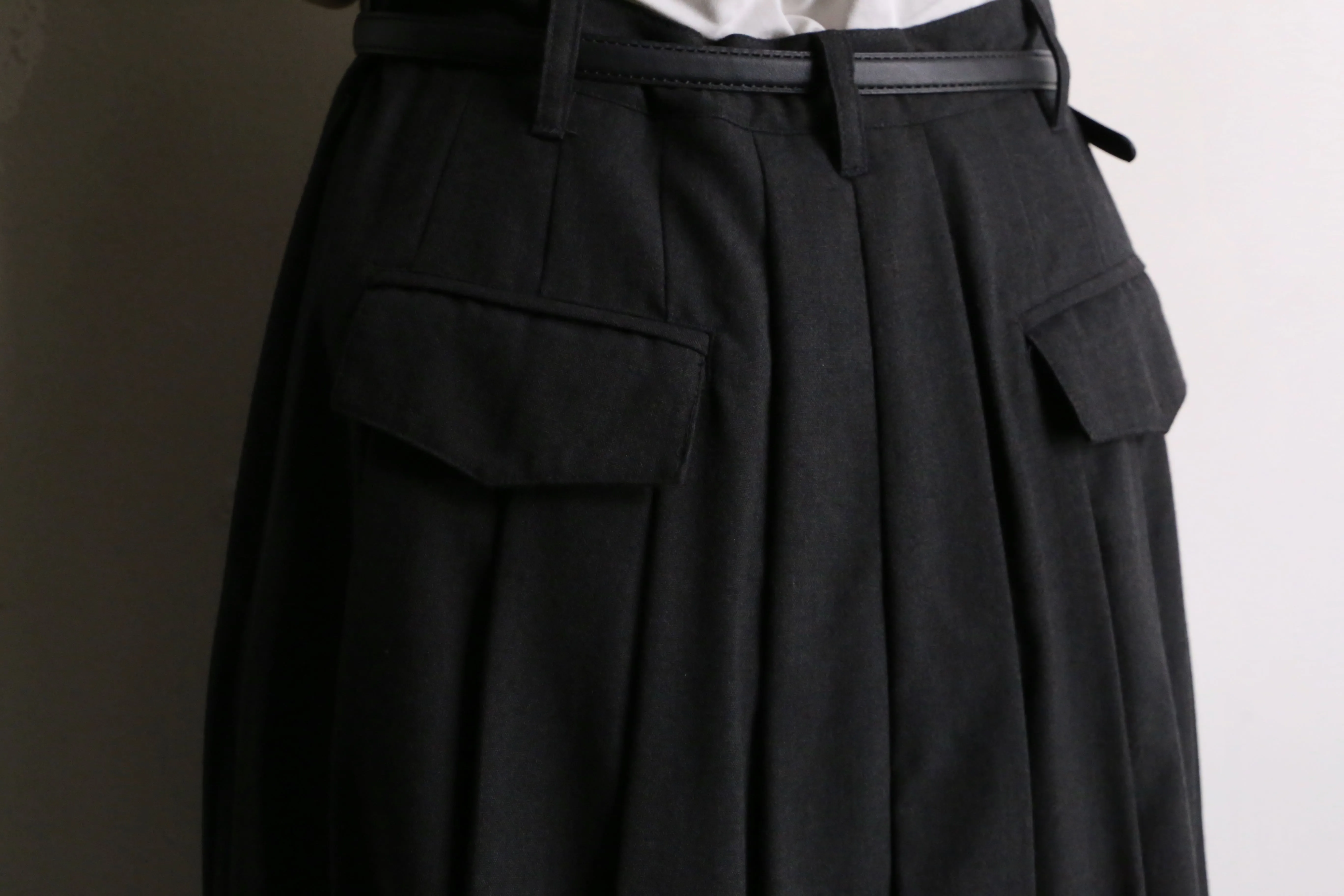 black color back pleats design long skirt