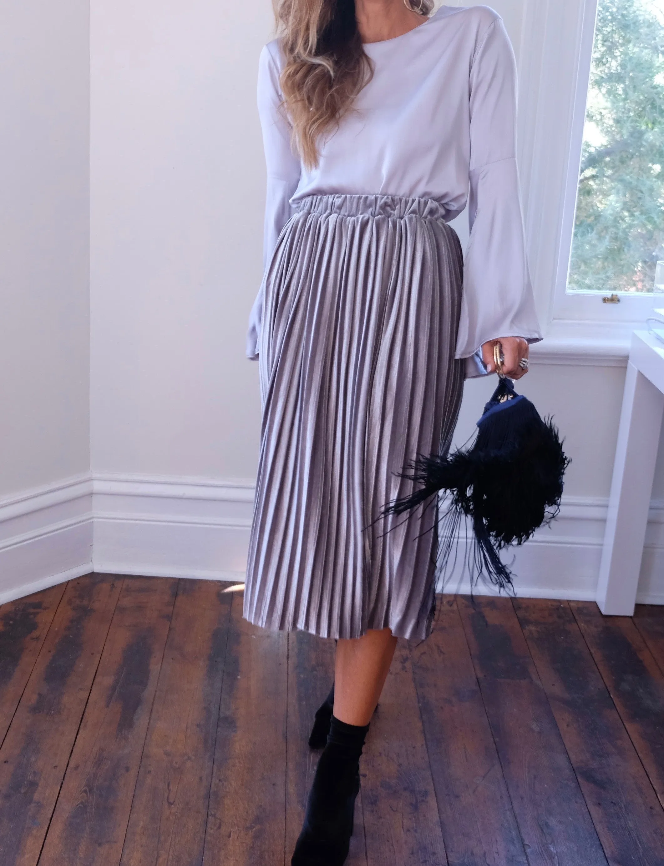 DANI VELVET PLEATED SKIRT - GREY