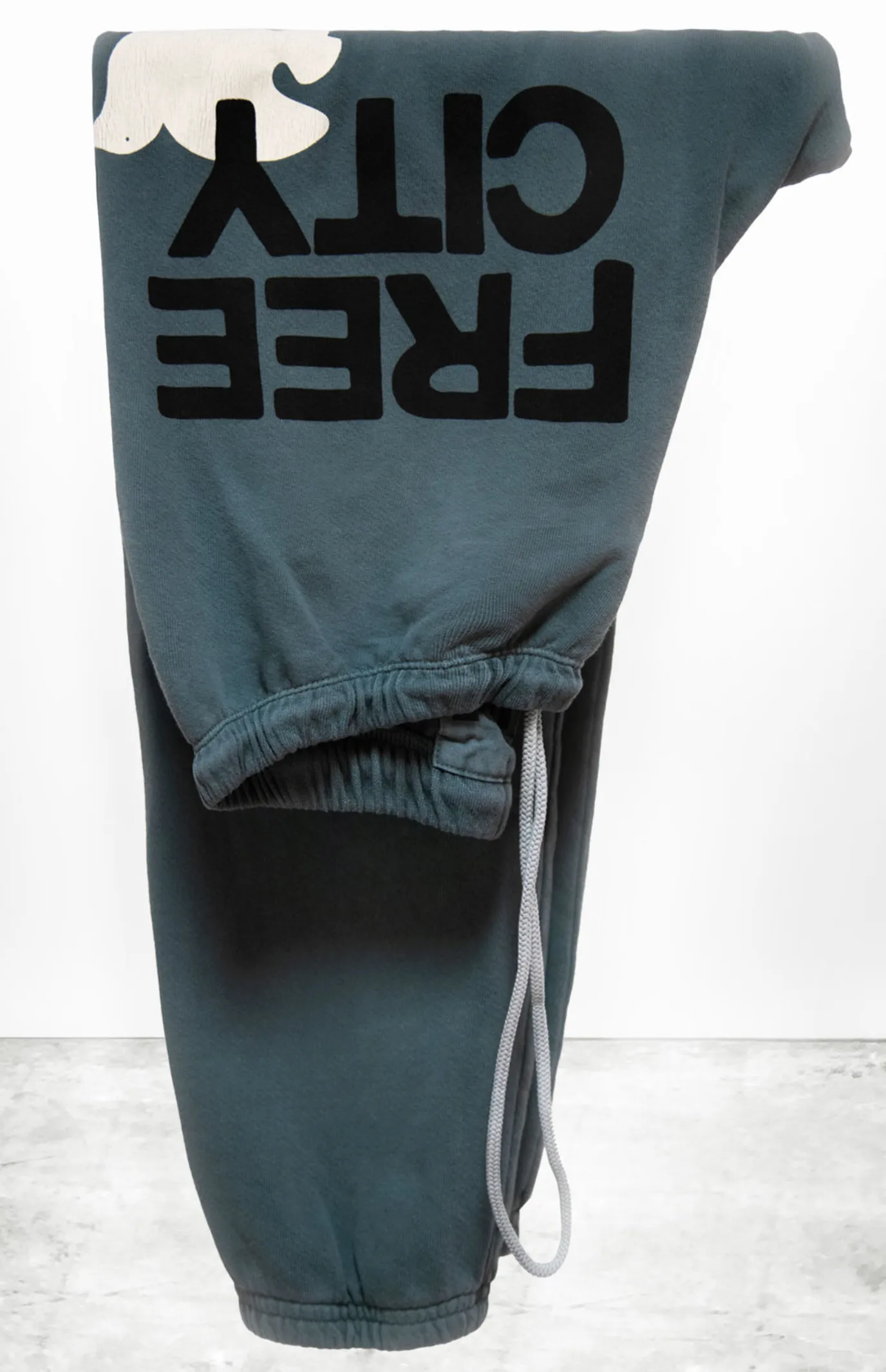 FREECITY Large Sweatpant In Surplus Greens