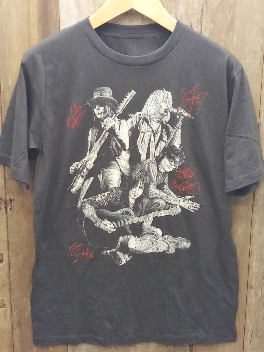 Legends Unveiled: The Exclusive Mötley Crüe Autographed Member T-Shirt Captain Boot Tag